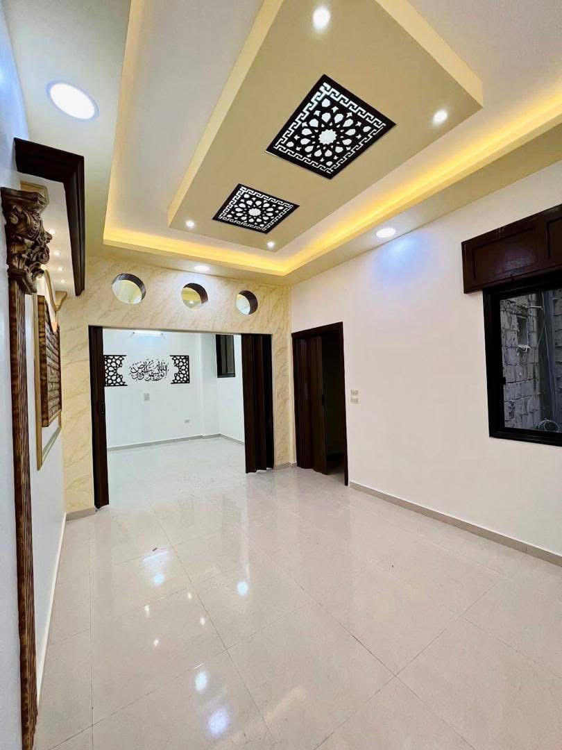 Elegant 3-Bedroom Apartment in Muadamiyat al-Sham – Prime Main Road Location