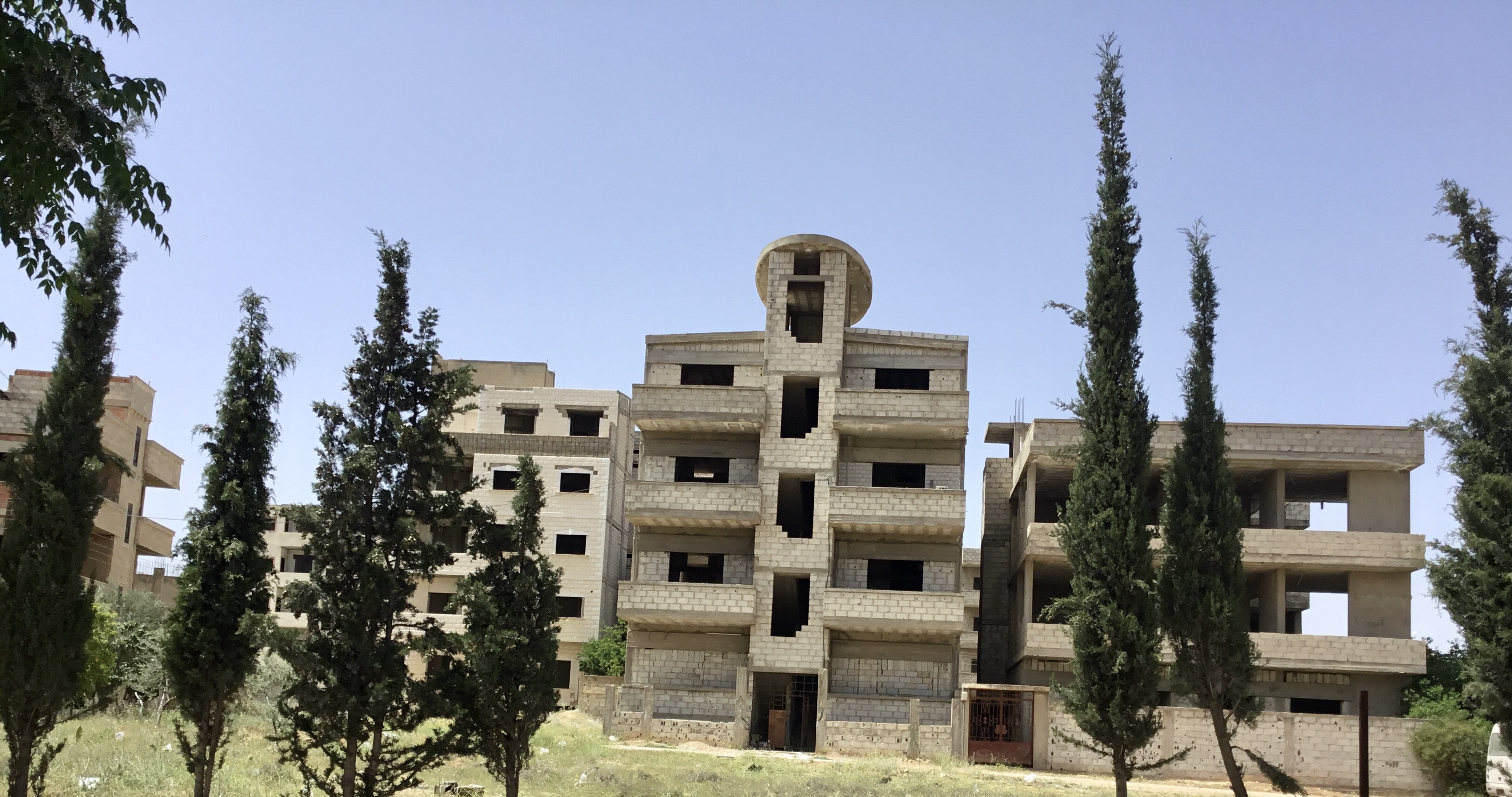 Entire Building for Sale: 4 Apartments in Damascus Countryside